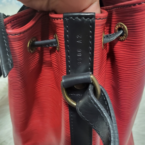 Louis Vuitton Epi Noe GM Bucket Bag Red/ Black - Picture 3 of 8